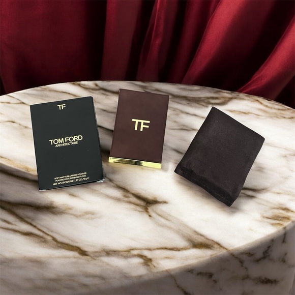Tom Ford Architecture soft matte blurring powder! Shade: Sahara Dusk - Picture 2 of 3